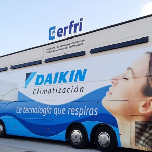 El autobús de Daikin visita las sedes de Erfri